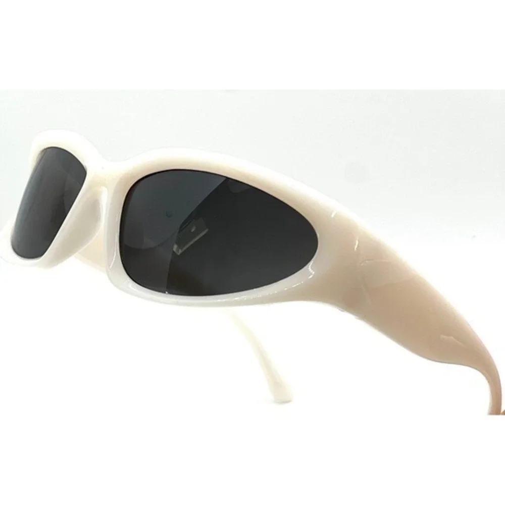 Fashion Women Sunglasses White Frame Black‎ Lens 100% UV Protection Street Wear